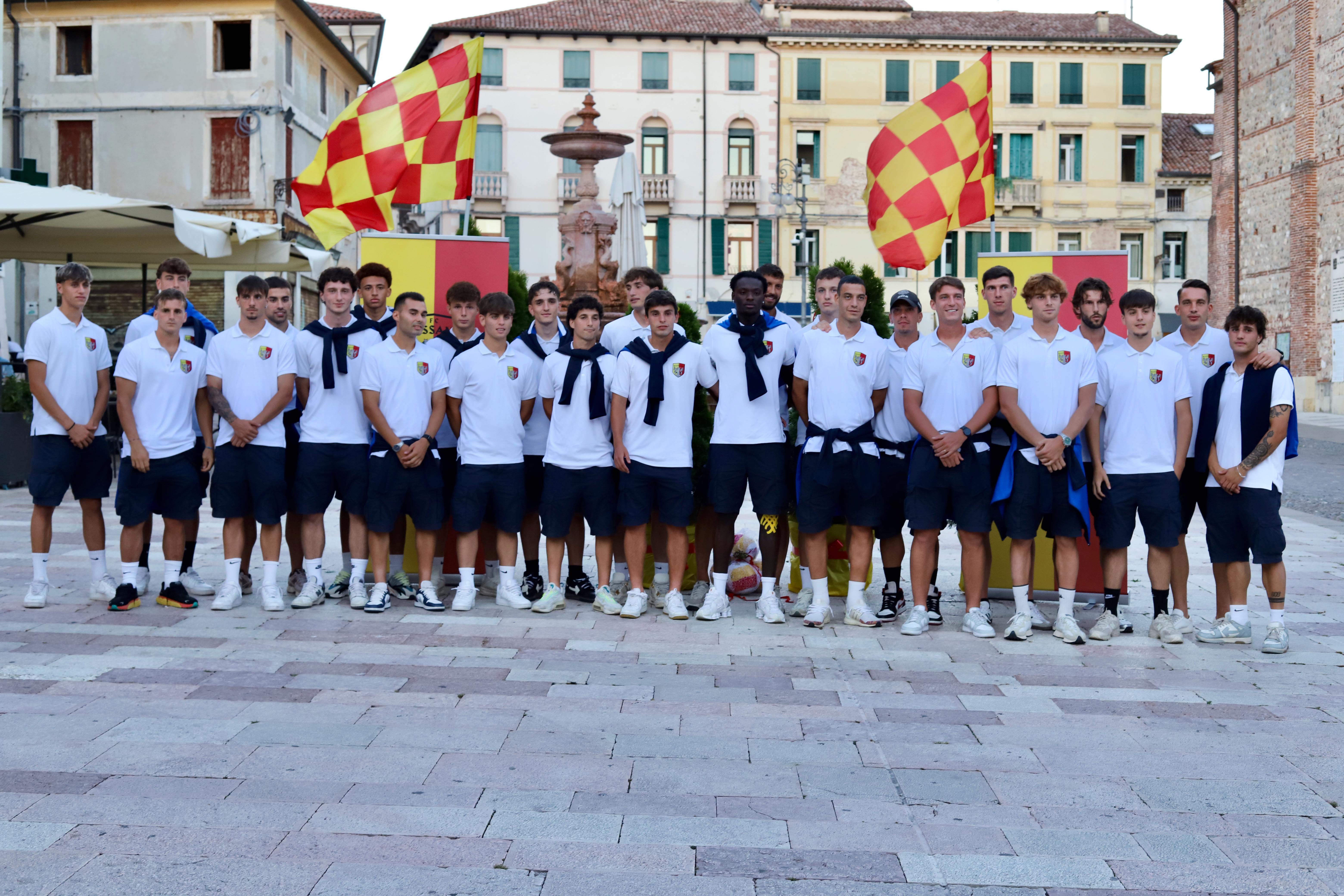 IL GIALLOROSSO COLORA PIAZZA GARIBALDI 